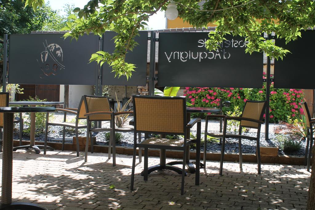 L'Hostellerie D'Acquigny Bagian luar foto