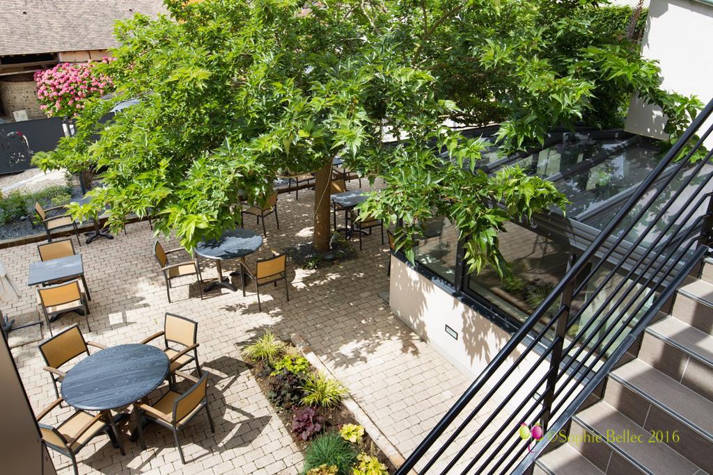 L'Hostellerie D'Acquigny Bagian luar foto